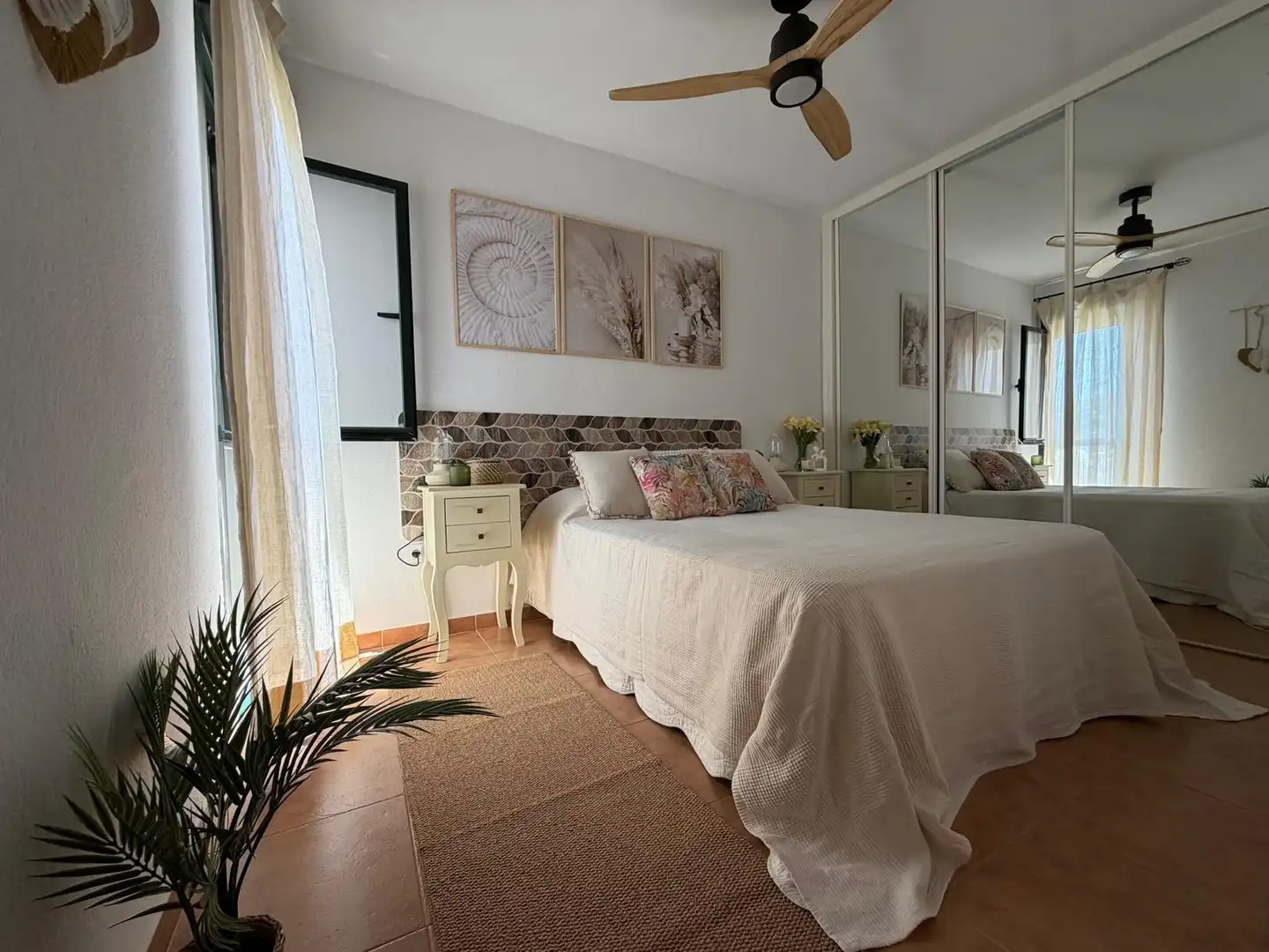 Schlafzimmer von Dachboden zum Verkauf in Zahara de los Atunes mit Privatgarten, Terrasse und Abstellraum