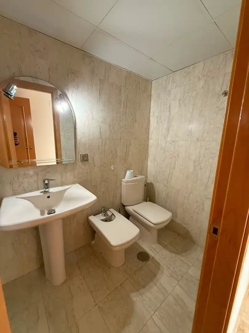 Bathroom of Flat for sale in Córdoba  with Air Conditioner and Heating