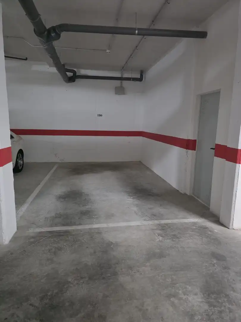 Parkplatz von Wohnungen zur Miete in Torrevieja mit Klimaanlage, Terrasse und Abstellraum