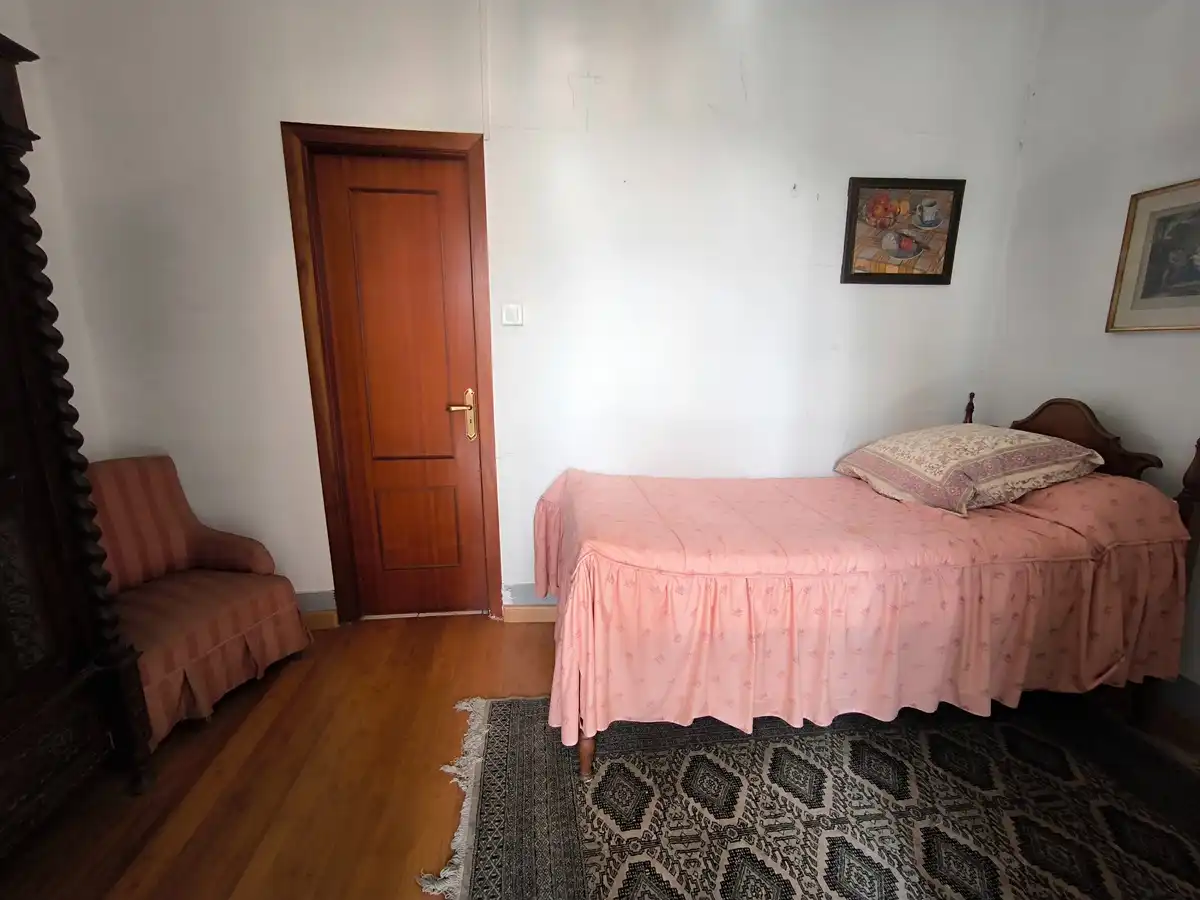 Habitación de Casa o chalet en venta en Vilagarcía de Arousa con Calefacción, Jardín privado y Amueblado