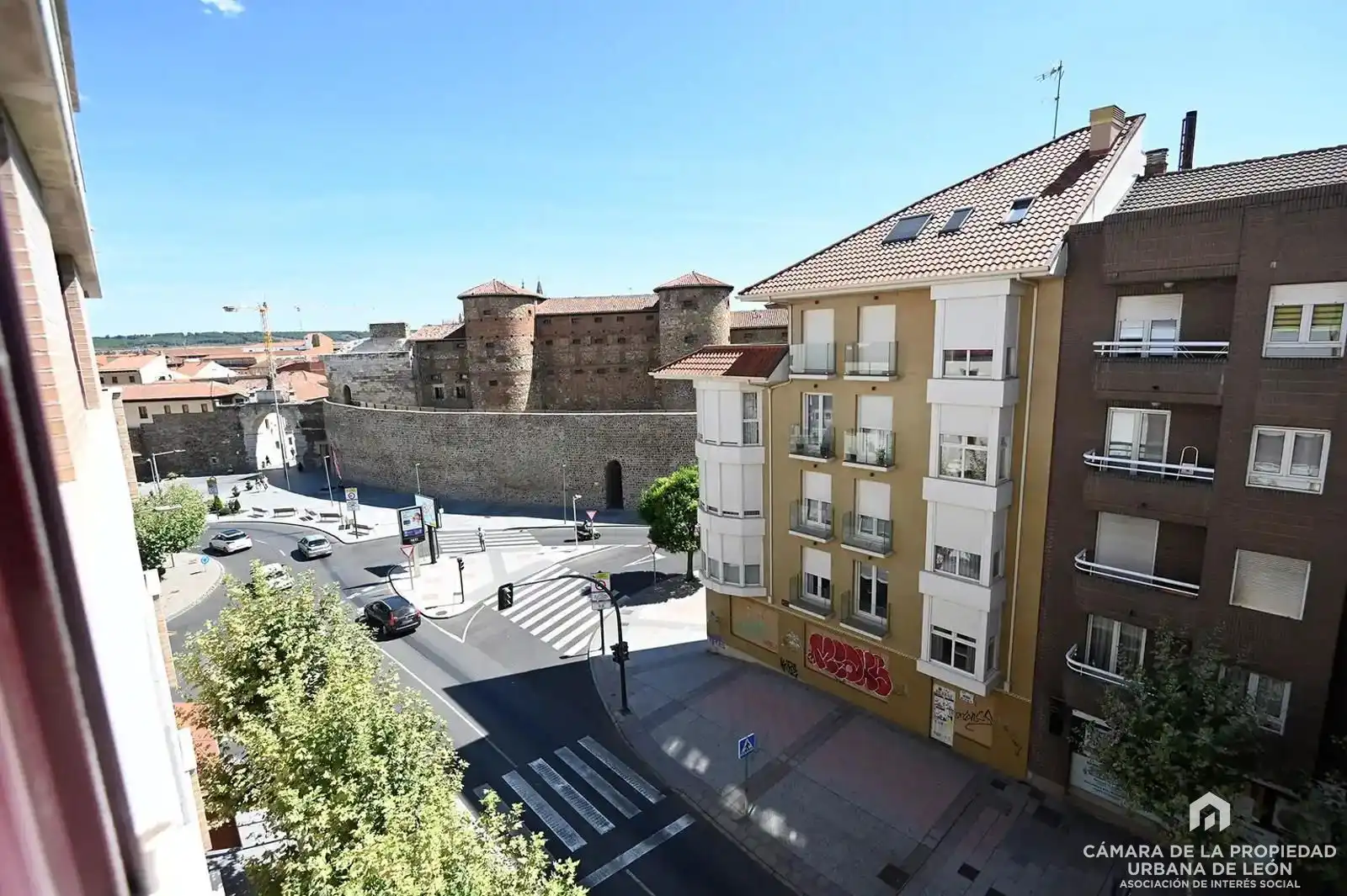 Außenansicht von Wohnung zum Verkauf in Población de Arroyo mit Heizung, Terrasse und Abstellraum