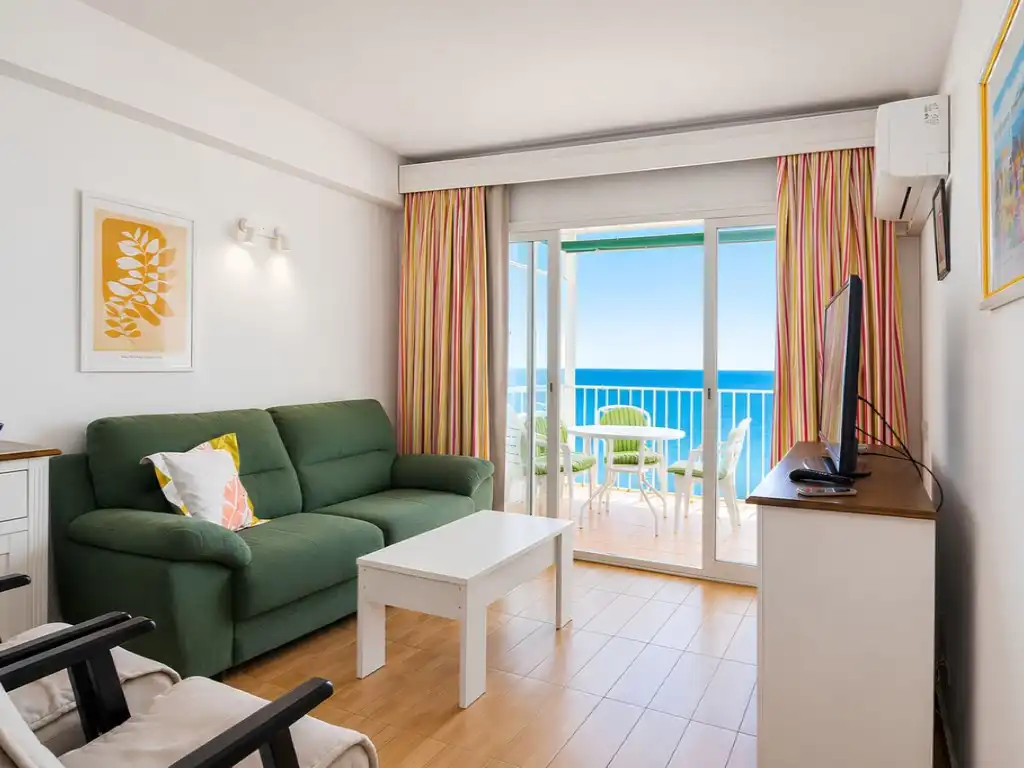 Sala de estar de Piso en venta en Fuengirola con Aire acondicionado, Terraza y Amueblado