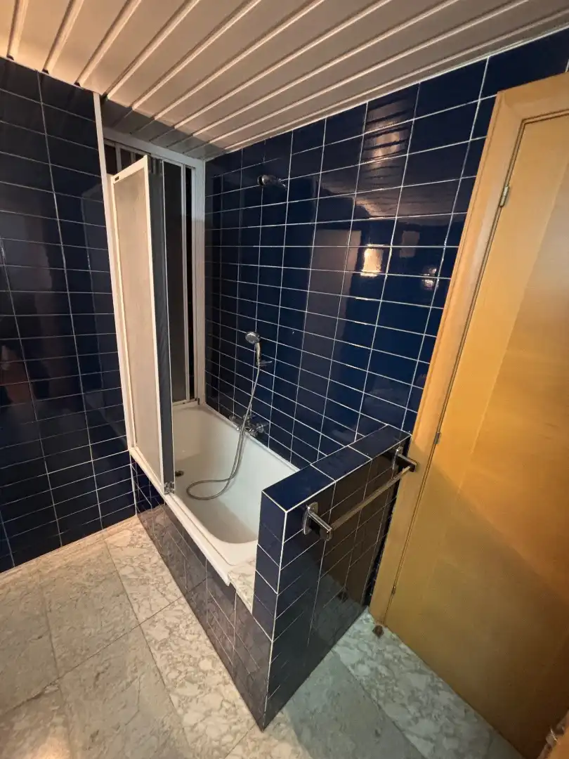 Bathroom of Flat for sale in Castelldefels  with Air Conditioner, Heating and Parquet flooring
