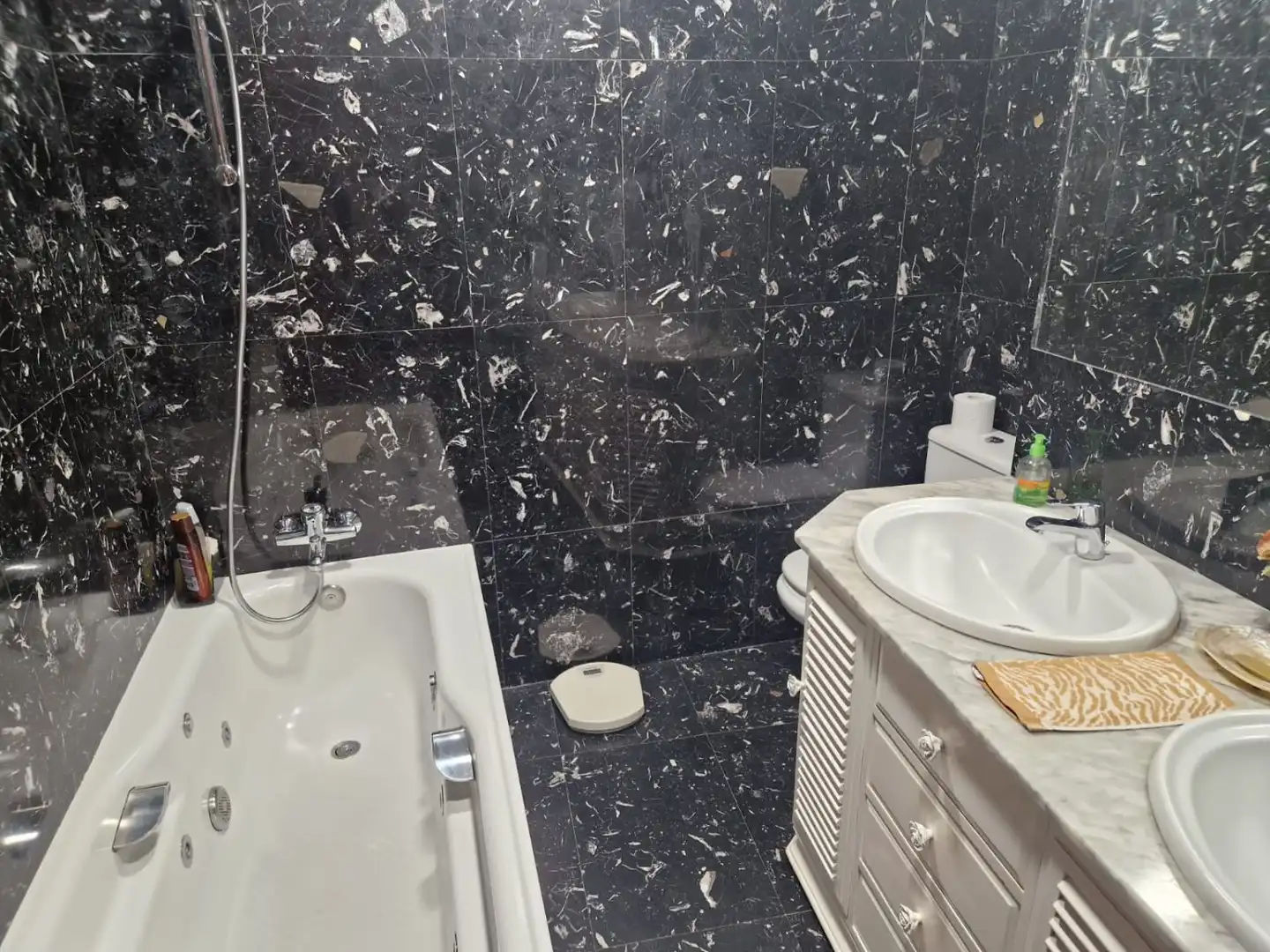 Baño de Piso en venta en Torrelavega  con Calefacción
