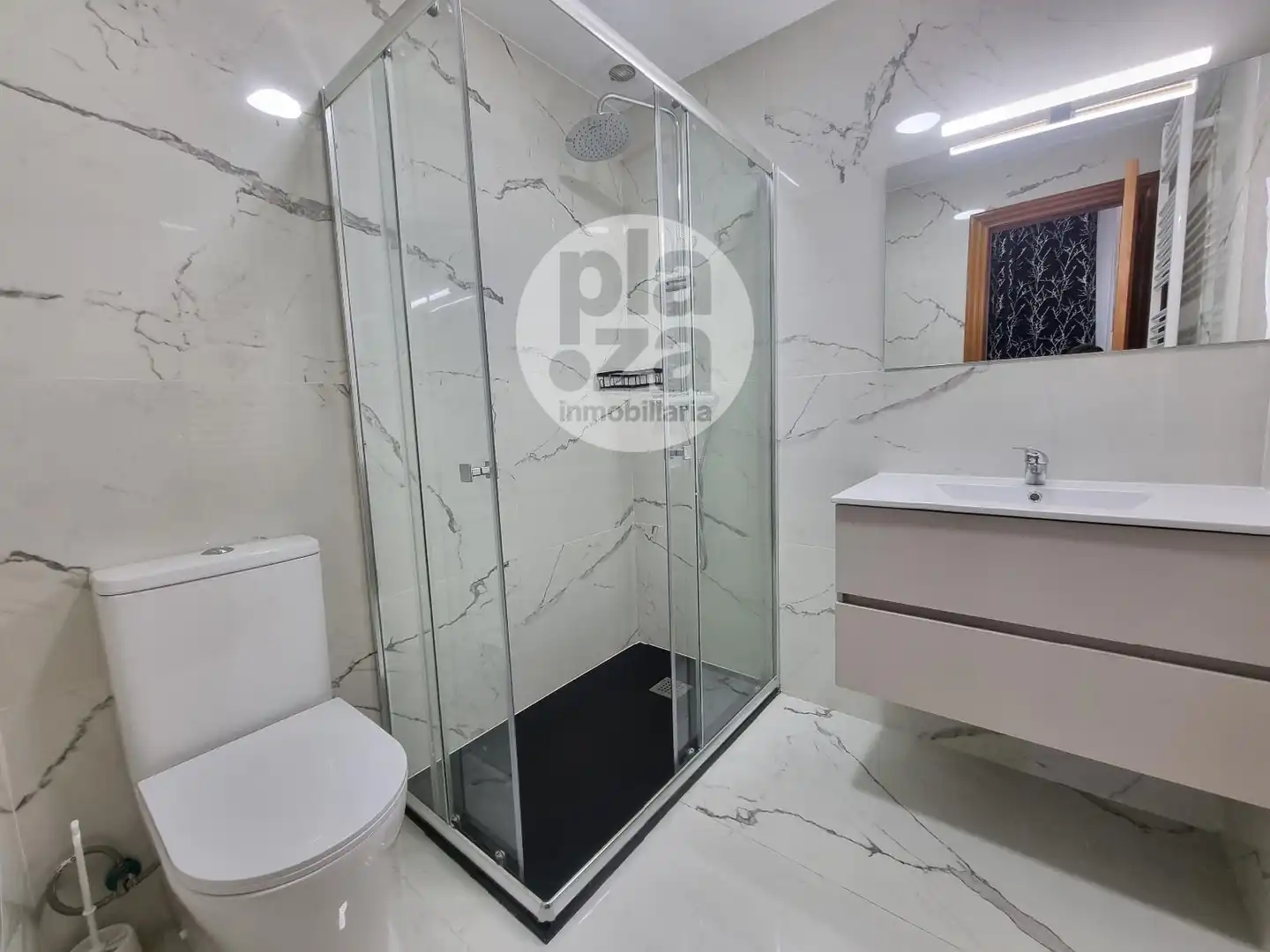 Bathroom of Flat for rent in Burgos  with Heating, Furnished and Internet