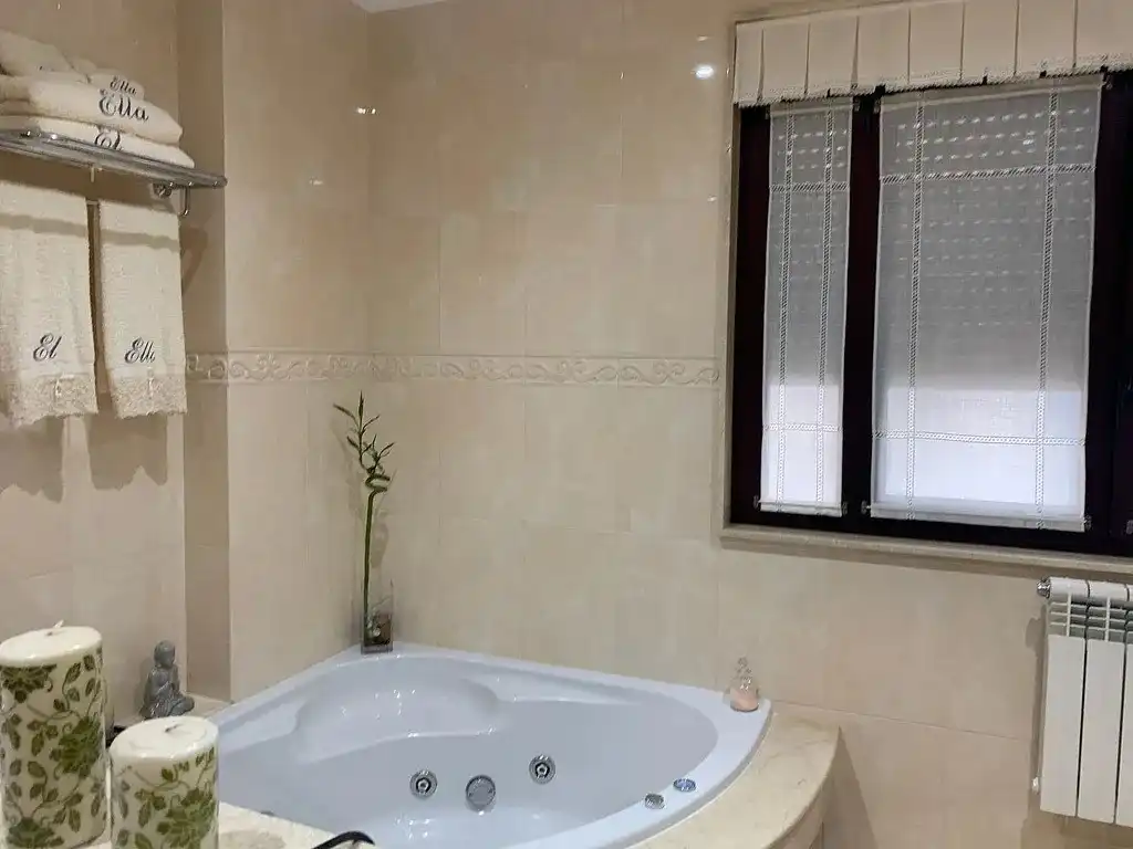 Bany de Casa o xalet en venda en A Guarda   amb Calefacció, Jardí privat i Parquet