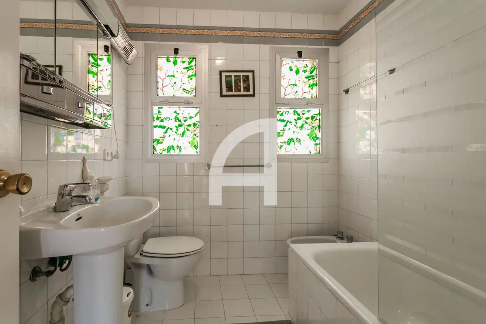Badezimmer von Einfamilien-Reihenhaus zum Verkauf in Estepona mit Heizung, Terrasse und Schwimmbad