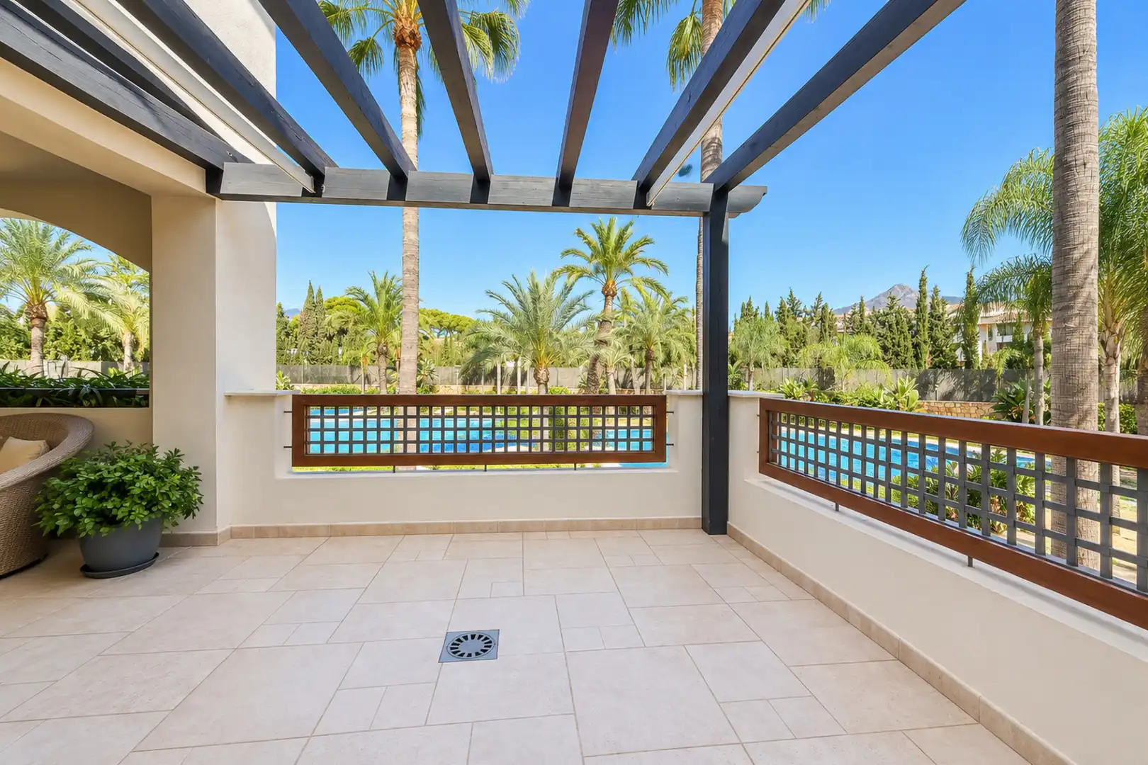Terrasse von Wohnungen zum Verkauf in Marbella mit Klimaanlage, Terrasse und Schwimmbad