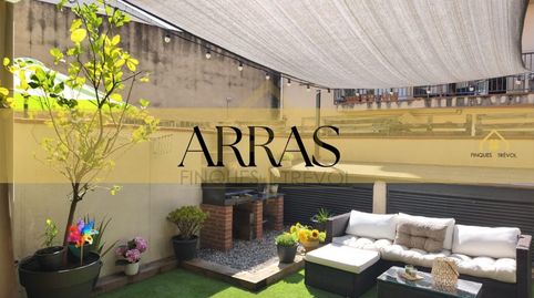 Preciosa planta baja con espectacular terraza de 40 m, plaza de parking y trastero incluido en el precio en