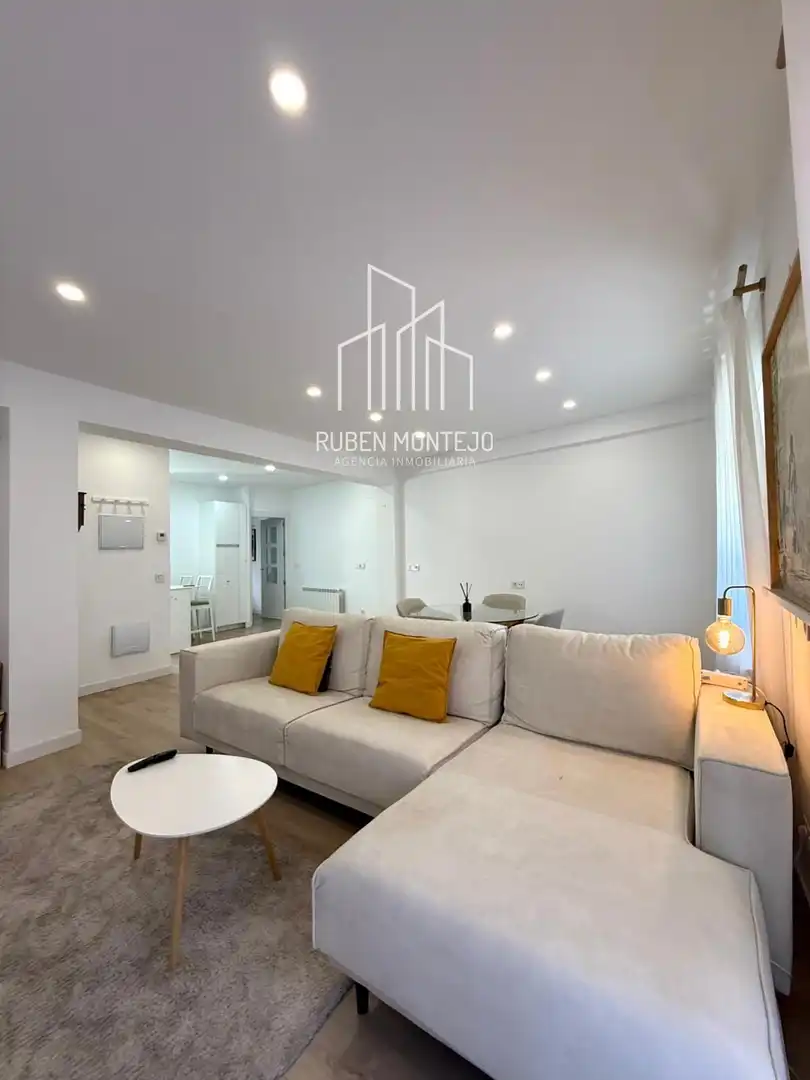 Living room of Flat for rent in Salamanca  with Heating, Terrace and Furnished