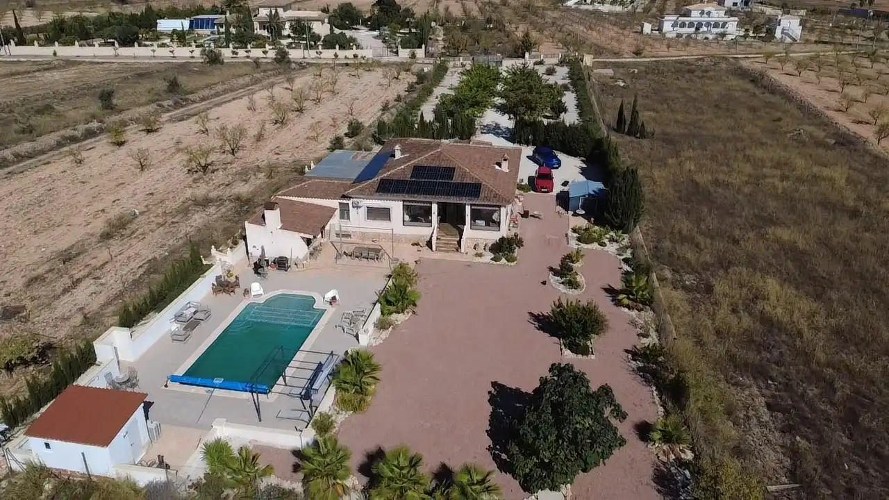 Casa en venta en El Pinós / Pinoso