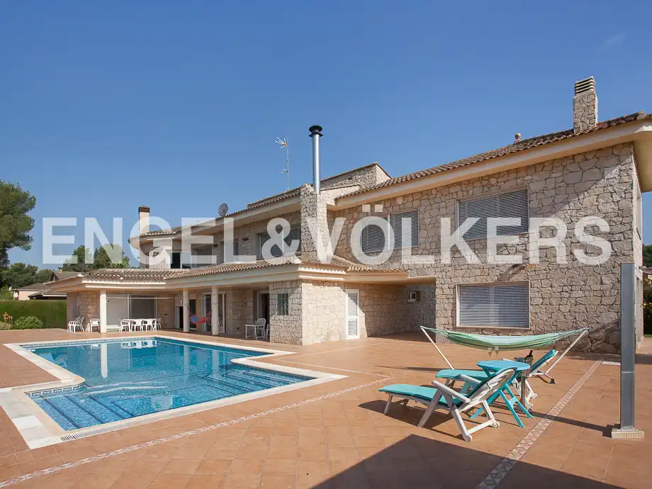 Vista exterior de Casa o chalet en venta en Serra con Calefacción, Jardín privado y Trastero