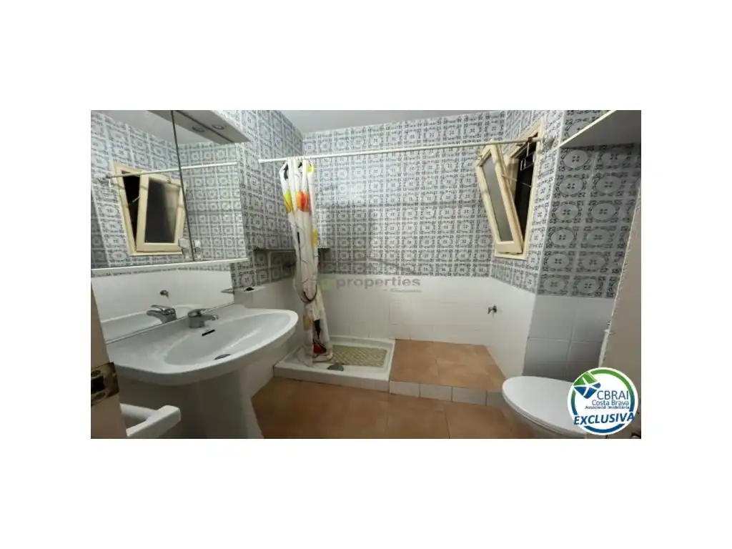 Bathroom of Flat for sale in Cadaqués  with Furnished