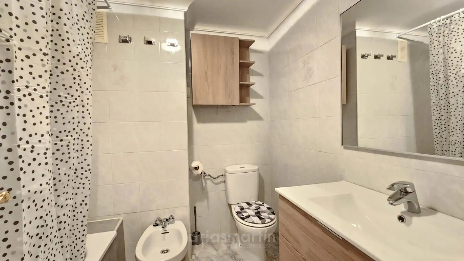 Bathroom of Flat for rent in Salamanca  with Heating, Terrace and Furnished