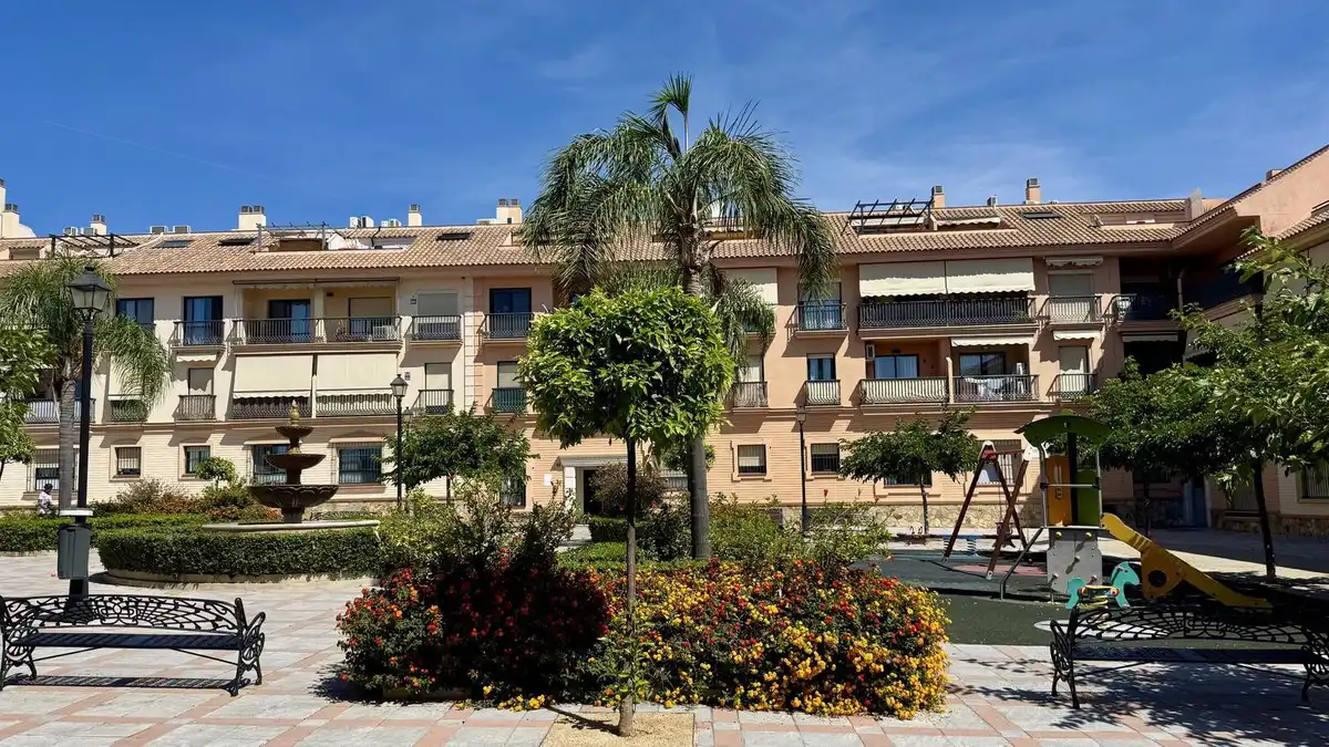 Vista exterior de Ático en venta en Fuengirola con Aire acondicionado, Amueblado y Piscina comunitaria
