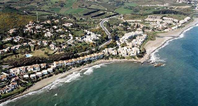 Vista exterior de Dúplex en venda en Estepona amb Aire condicionat, Terrassa i Moblat