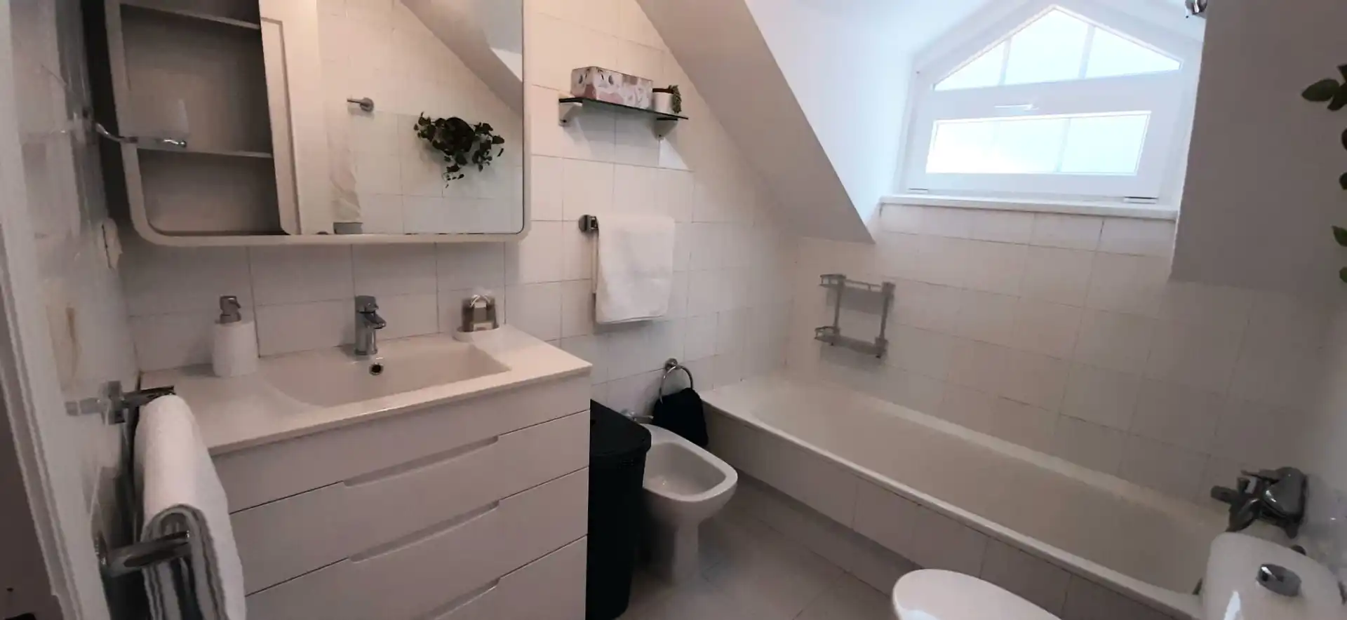 Bathroom of Attic for rent in Baiona  with Furnished, Balcony and Community pool