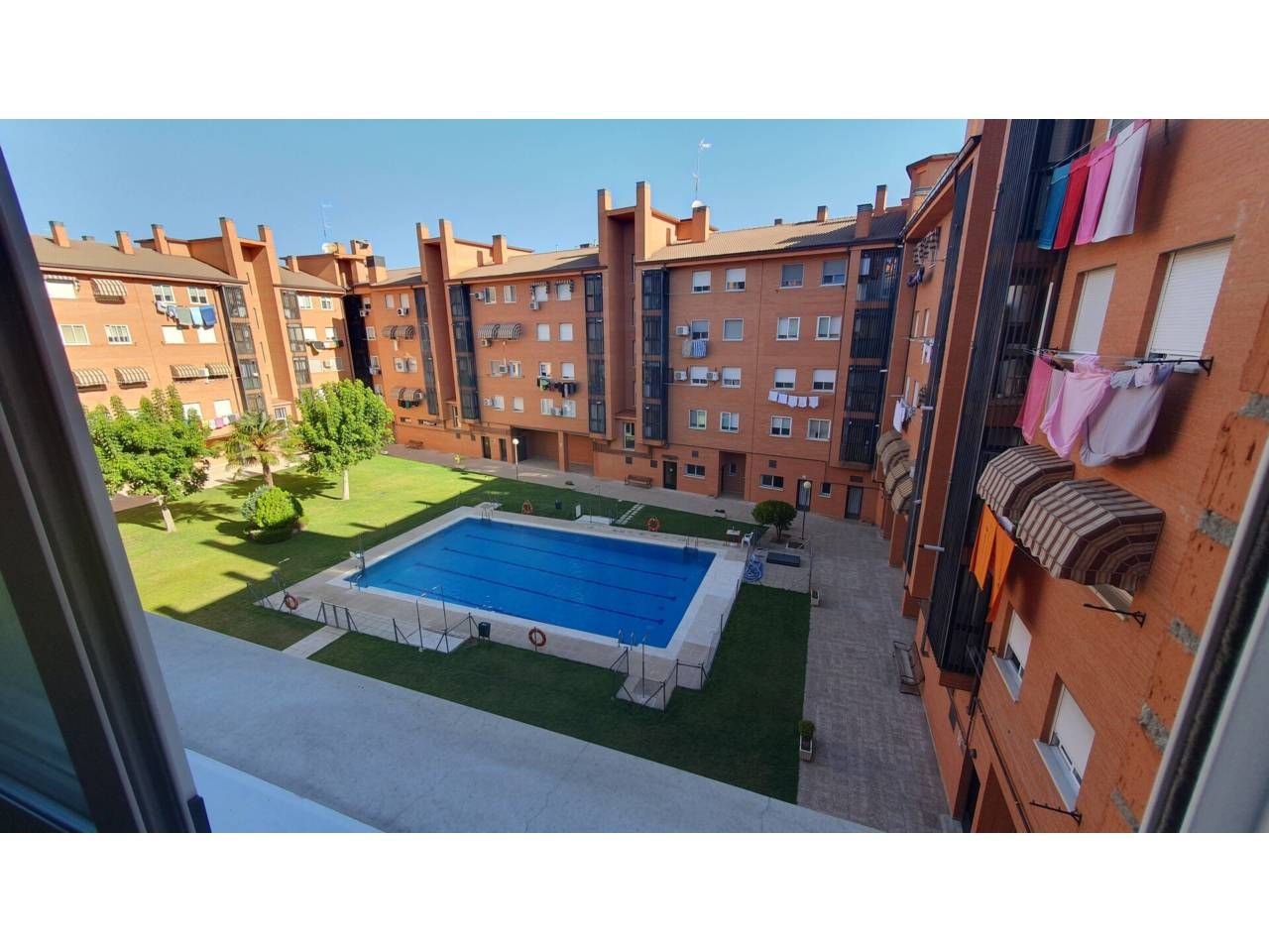Vista exterior de Pis de lloguer en Fuenlabrada amb Calefacció, Parquet i Piscina comunitària