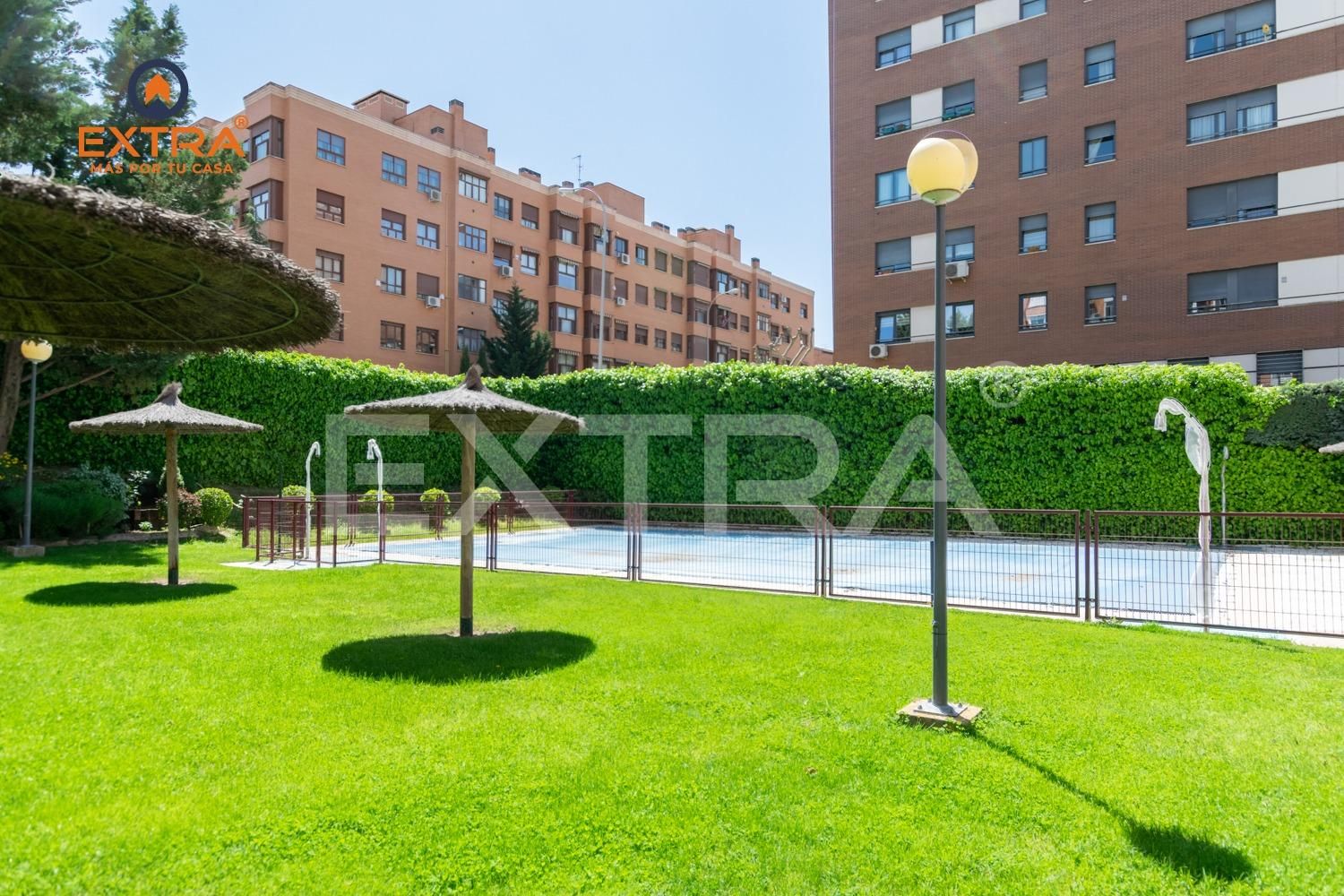 Vista exterior de Pis en venda en  Madrid Capital amb Calefacció, Jardí privat i Parquet
