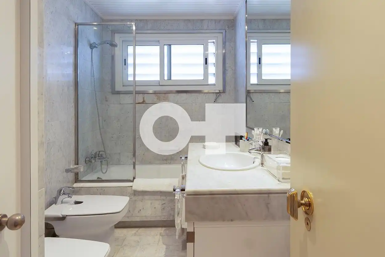 Piso con terraza en venta en Carrer Carrer Jacinto Benavente, imagen 47