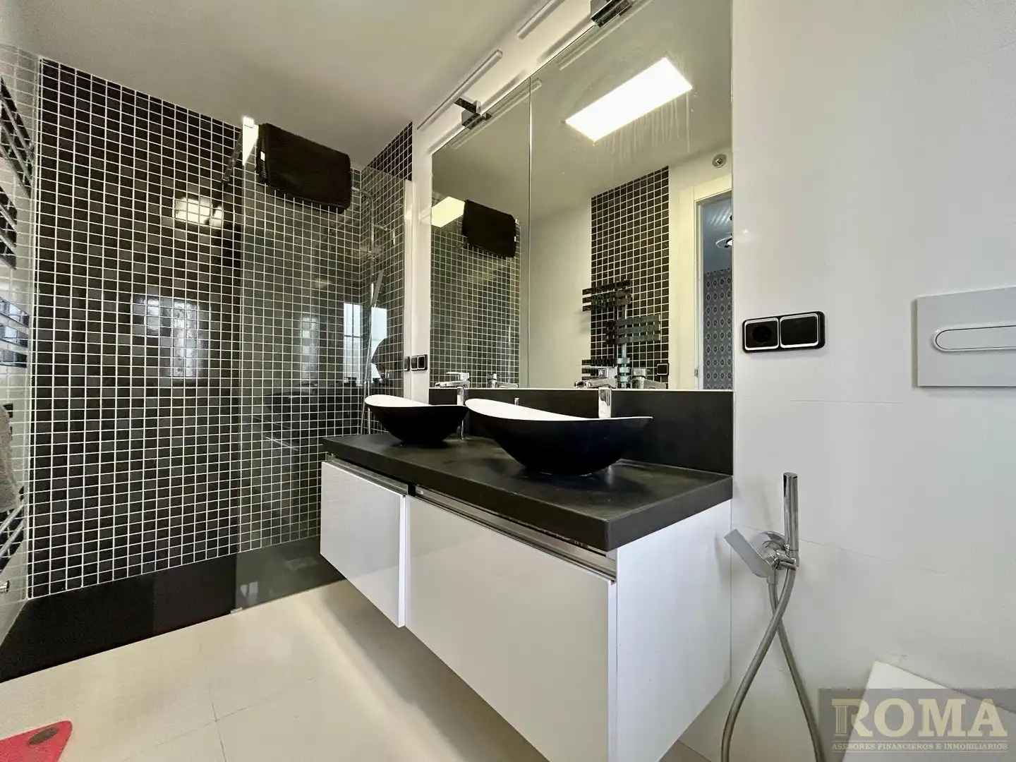 Baño de Casa o chalet en venta en Villamayor con Calefacción, Parquet y Trastero