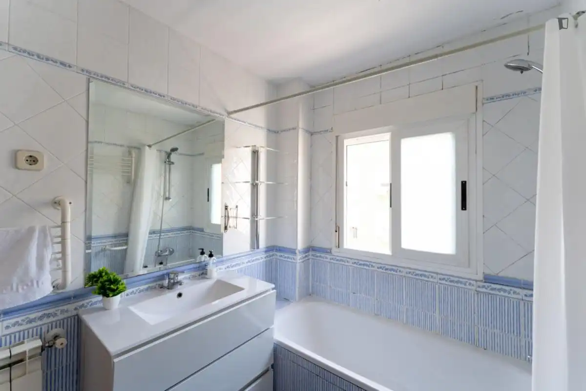 Bany de Apartament per a compartir en Madrid amb Calefacció, Moblat i Forn