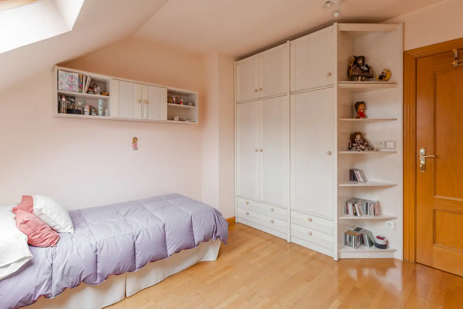 Habitación de Casa adosada en venta en Barañáin / Barañain con Calefacción, Jardín privado y Parquet