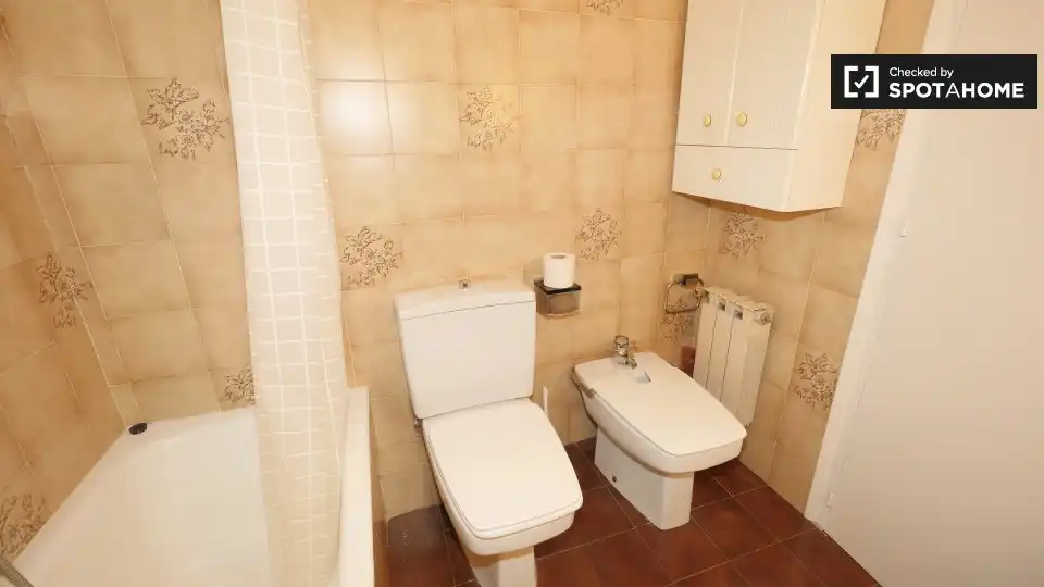 Badezimmer von Wohnungen zur untervermieten in Barcelona mit Klimaanlage, Heizung und Terrasse
