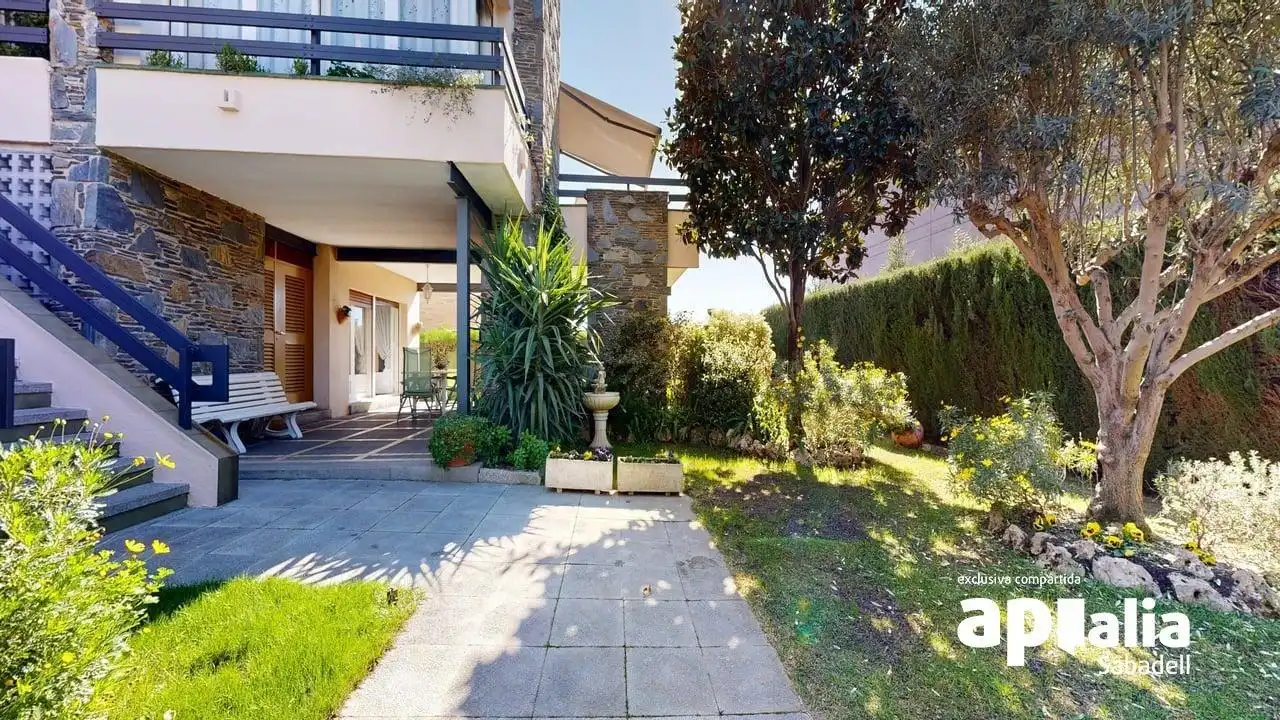Jardí de Casa o xalet en venda en Barberà del Vallès amb Calefacció, Jardí privat i Terrassa
