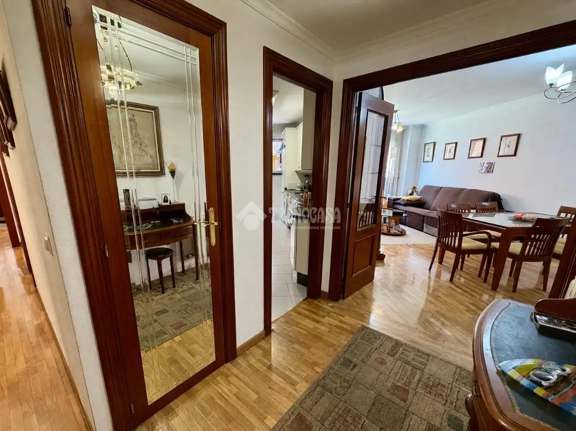 Pis en venda en León Capital  amb Calefacció, Parquet i Terrassa
