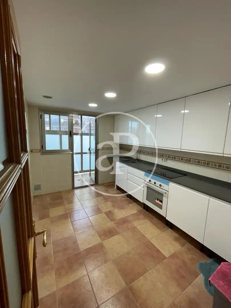 Cuina de Pis de lloguer en Valencia amb Aire condicionat, Calefacció i Terrassa