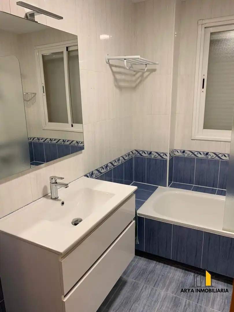Bathroom of Apartments for rent in Torrejón de Ardoz  with Air Conditioner, Heating and Storage room