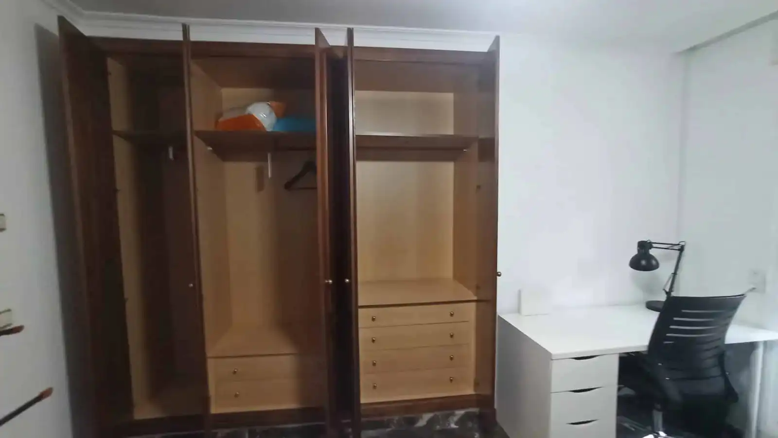 Bedroom of Flat for share in Patraix