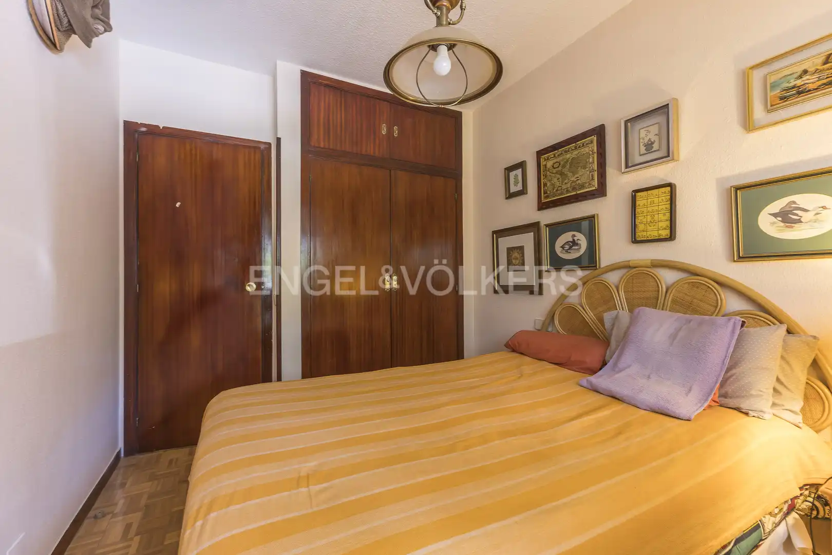 Habitación de Piso en venta en Madrid con Calefacción, Parquet y Terraza