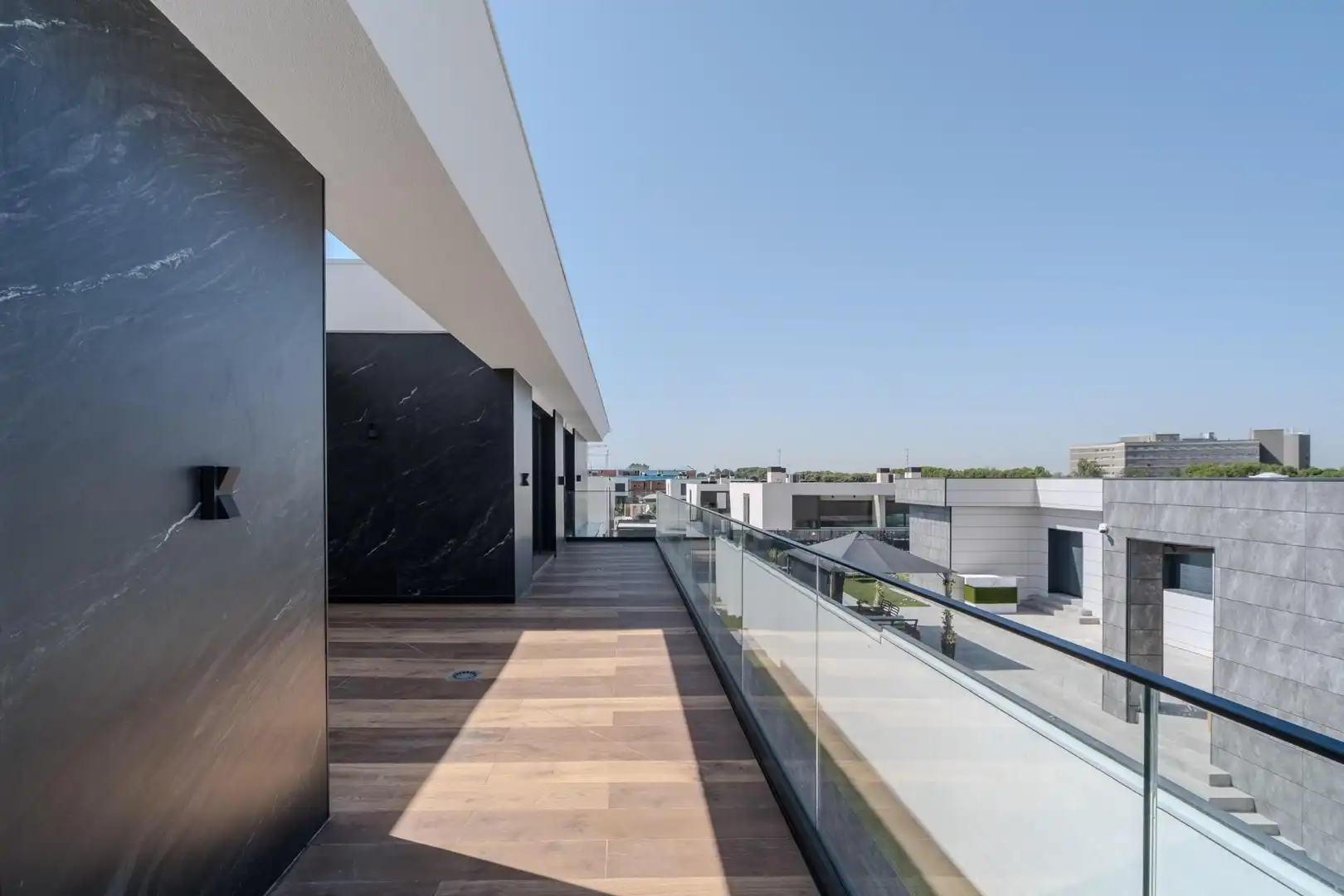 Casa pareada con piscina en venta en Calle Calle Tallín, imagen 8
