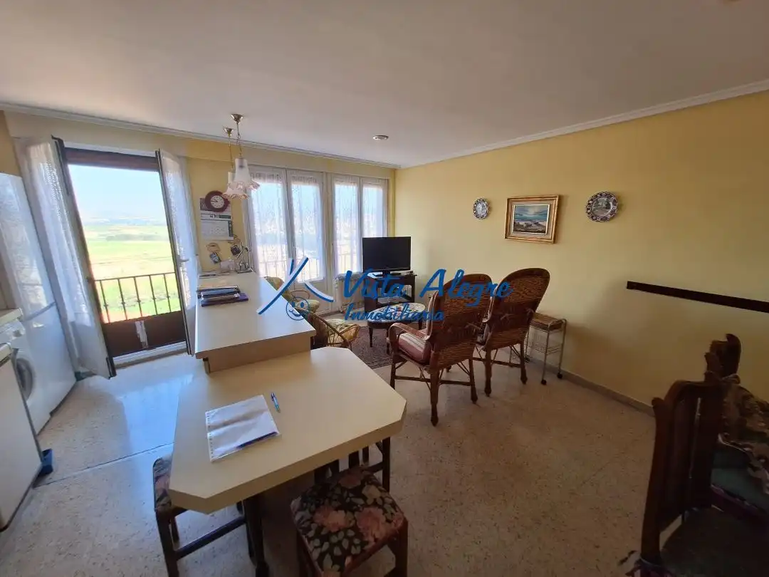 Sala de estar de Piso en venta en San Vicente de la Sonsierra con Calefacción, Trastero y Amueblado