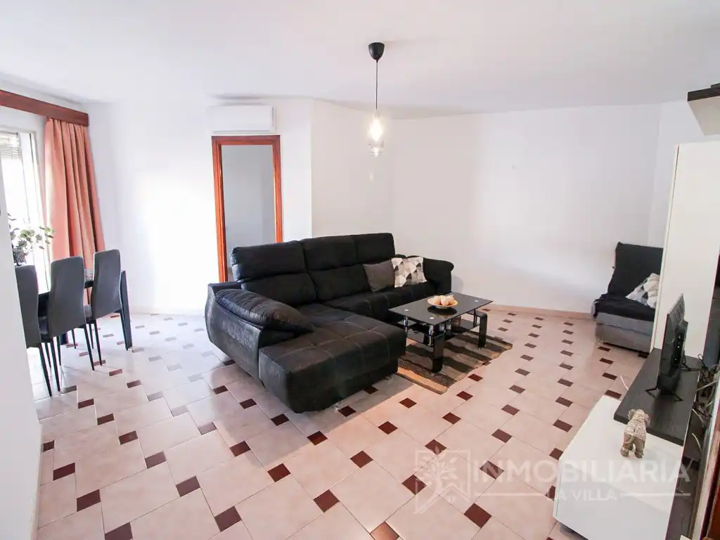 Flat with terrace to rent in Calle Antequera