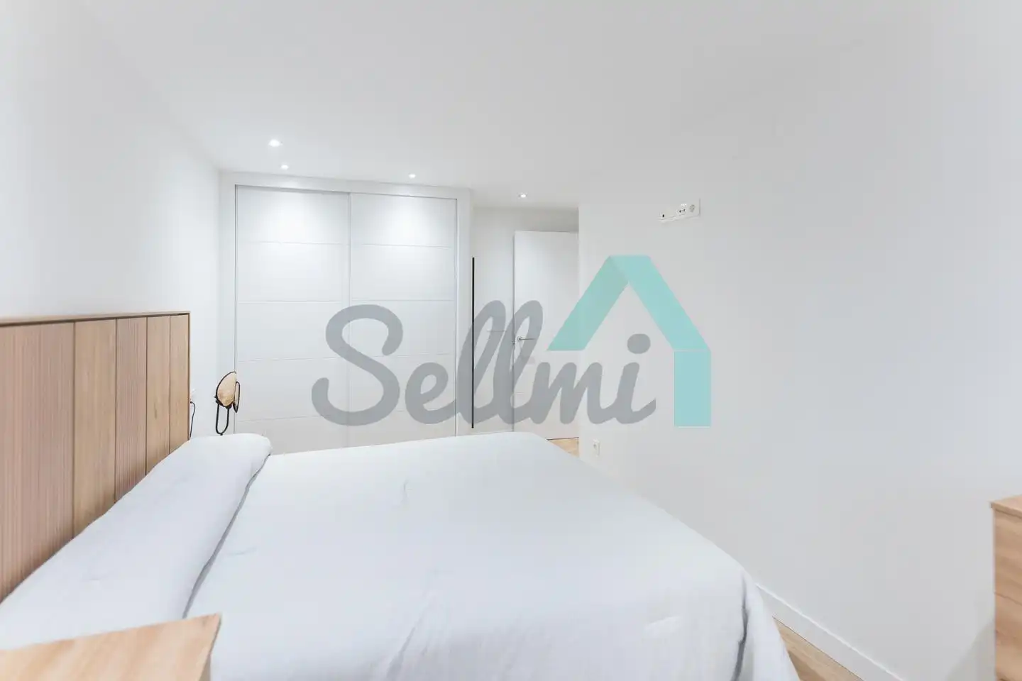 Habitación de Piso de alquiler en Oviedo  con Calefacción y Amueblado