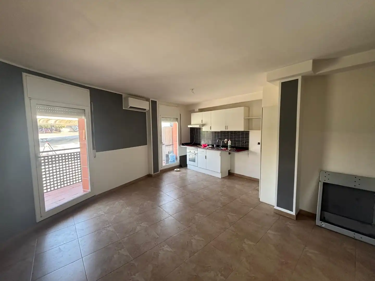 Vista exterior de Oficina en venda en Santa Coloma de Gramenet amb Traster i Balcó
