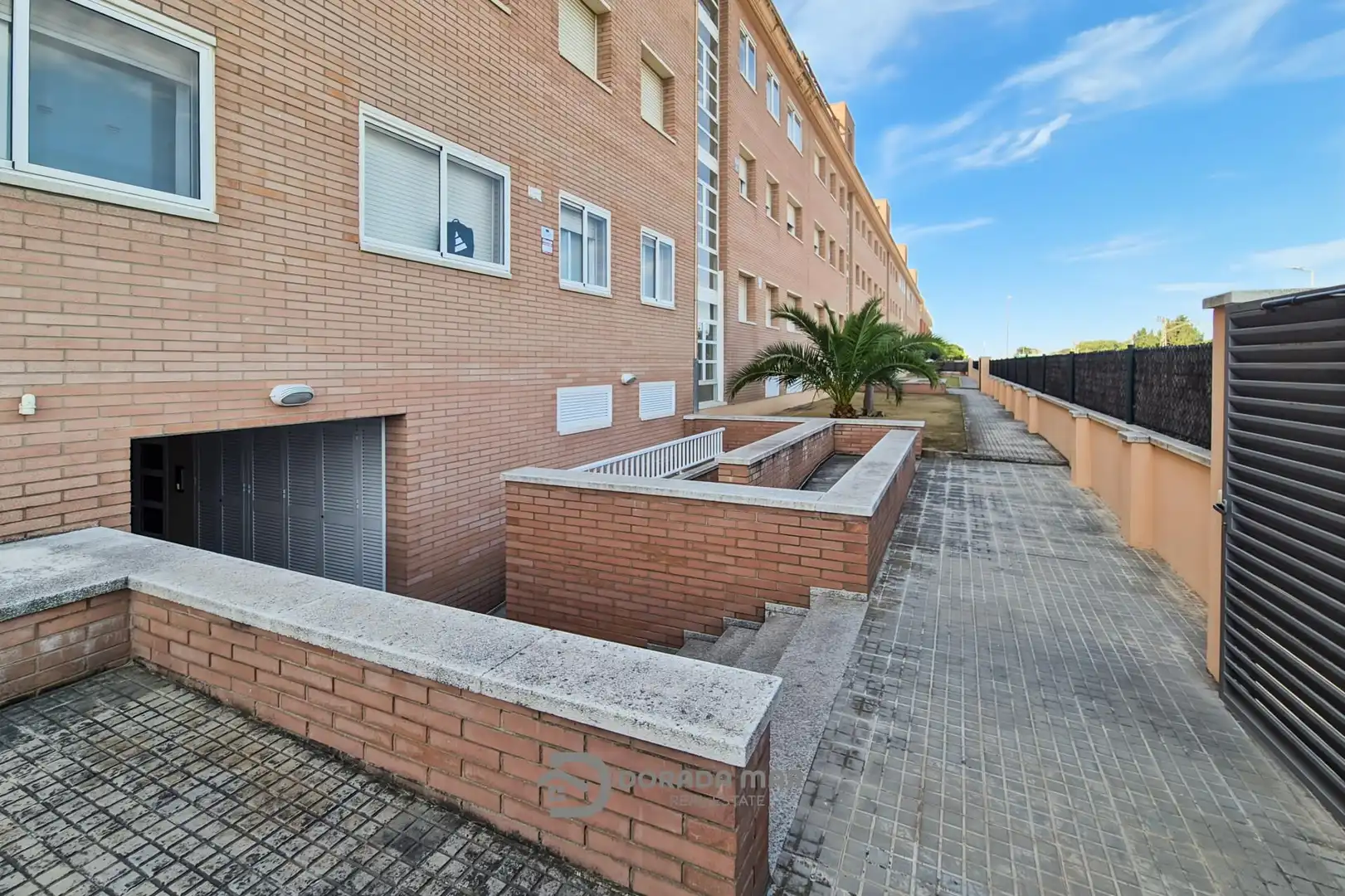 Vista exterior de Apartament en venda en Cubelles amb Calefacció, Jardí privat i Terrassa