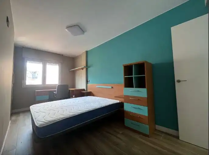 Bedroom of Flat for rent in Zaragoza  with Heating, Parquet flooring and Furnished