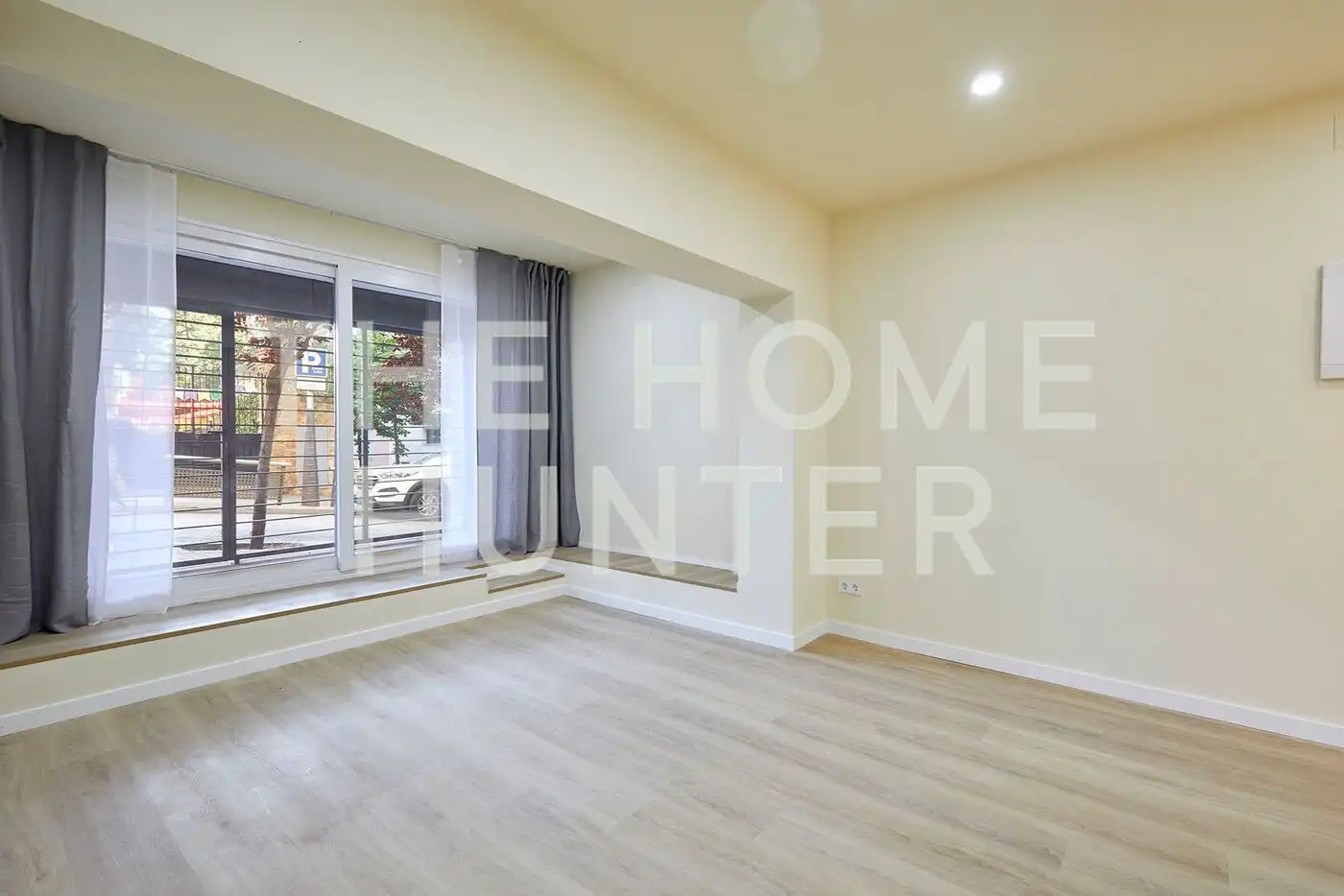 Wohnung zum Verkauf in Barcelona mit Klimaanlage, Heizung und Terrasse