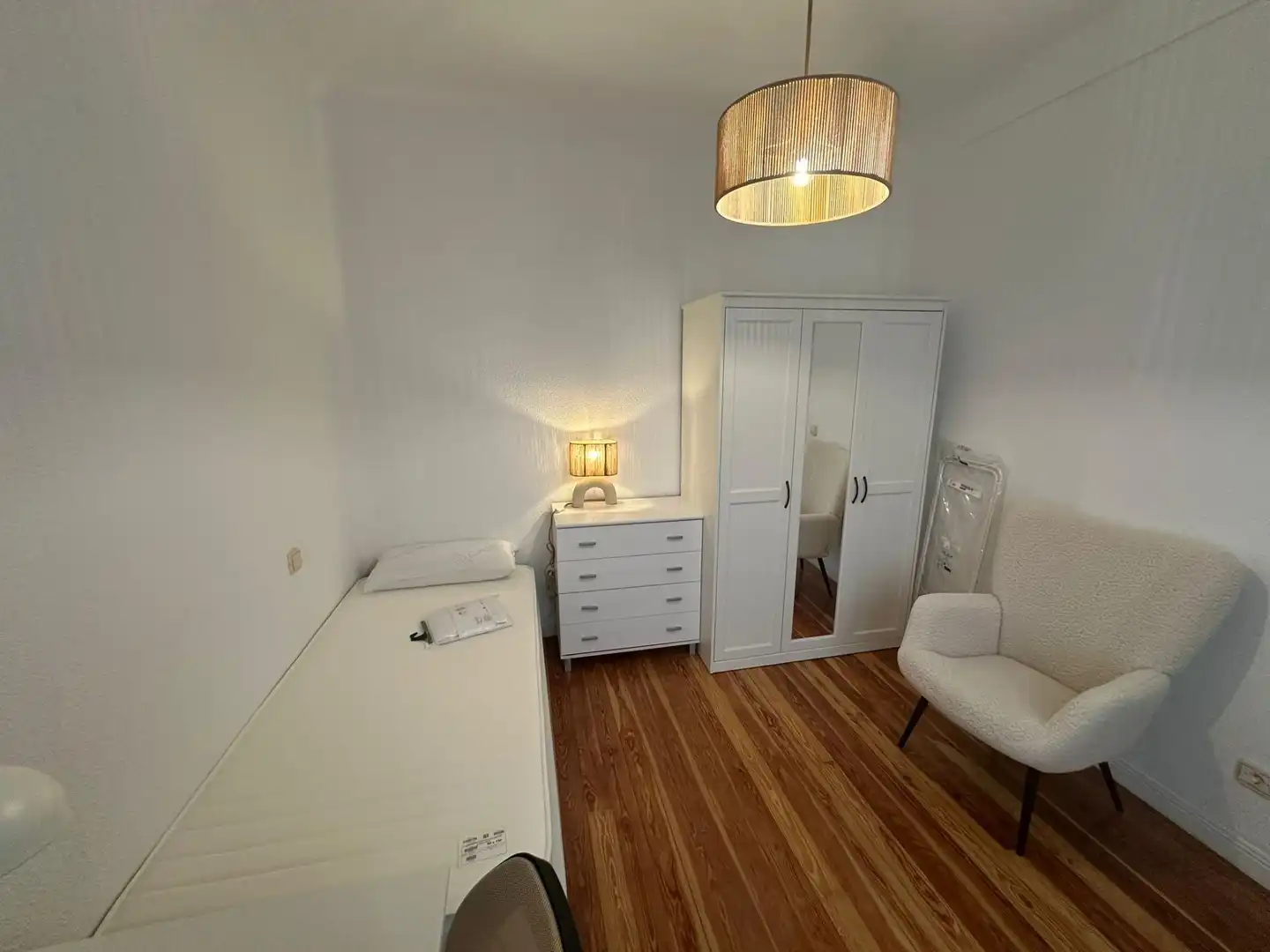 Bedroom of Flat for rent in Burgos  with Heating, Terrace and Furnished