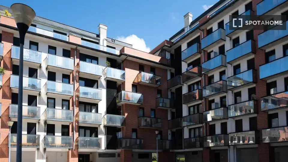 Vista exterior de Apartament per a compartir en Santa Cruz de Bezana amb Aire condicionat, Calefacció i Terrassa