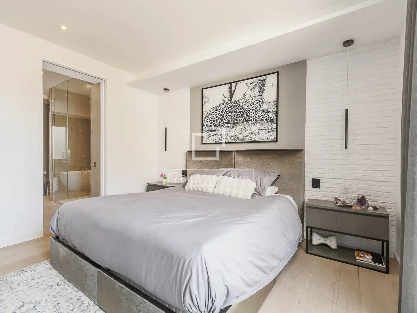 Schlafzimmer von Dachboden zum Verkauf in Martorell mit Klimaanlage, Terrasse und Schwimmbad