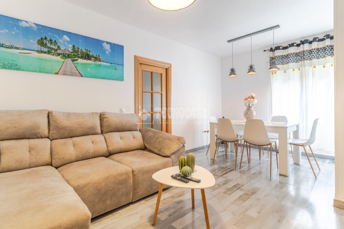 Living room of Flat for sale in  Granada Capital