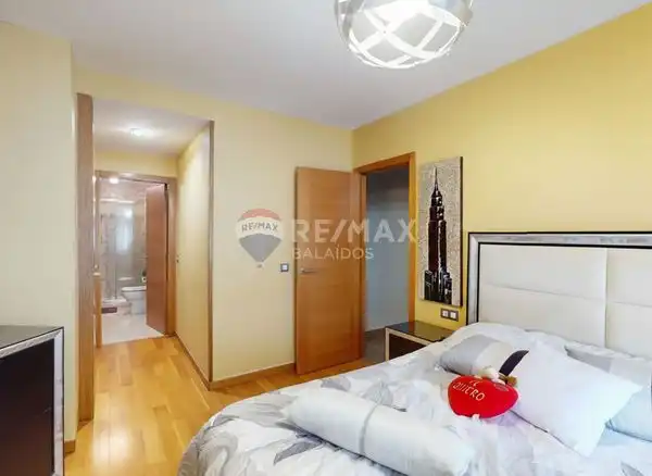 Habitación de Piso en venta en Vigo  con Calefacción y Trastero