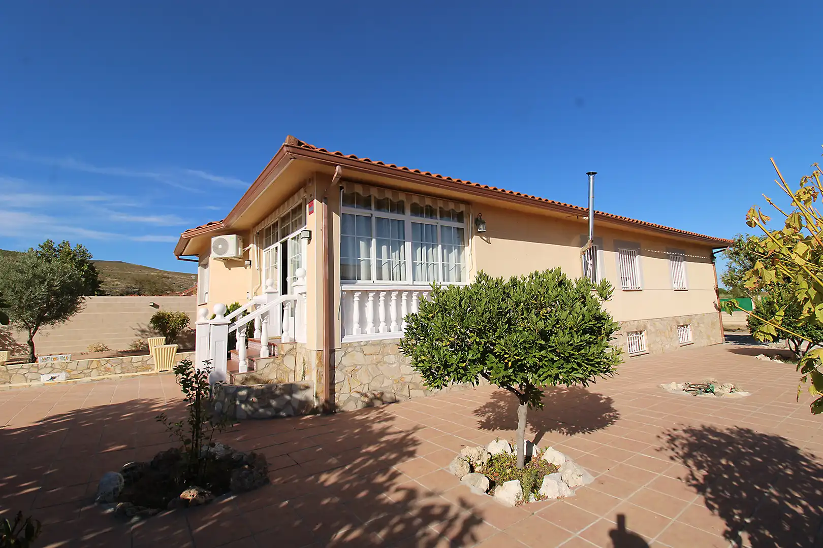Vista exterior de Casa o chalet en venta en Torremocha de Jarama con Aire acondicionado, Calefacción y Jardín privado
