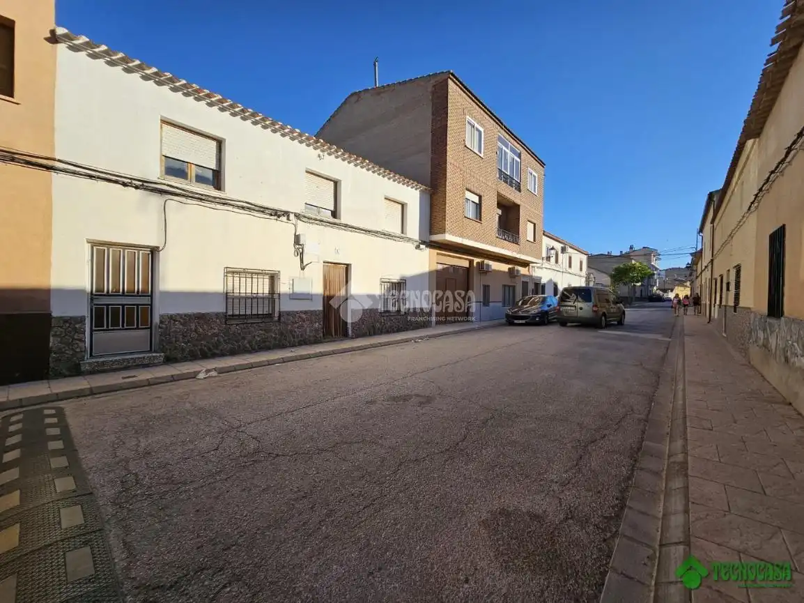 Vista exterior de Casa adosada en venda en Balazote