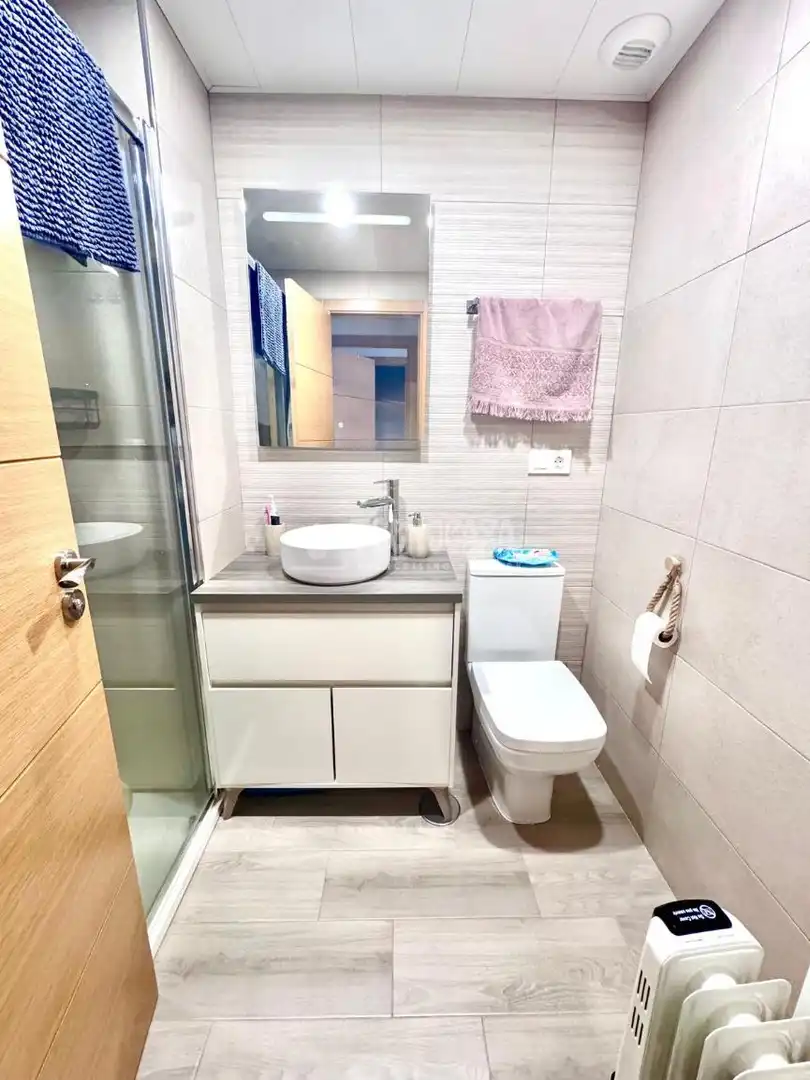 Bathroom of Flat for sale in Córdoba  with Air Conditioner, Heating and Terrace